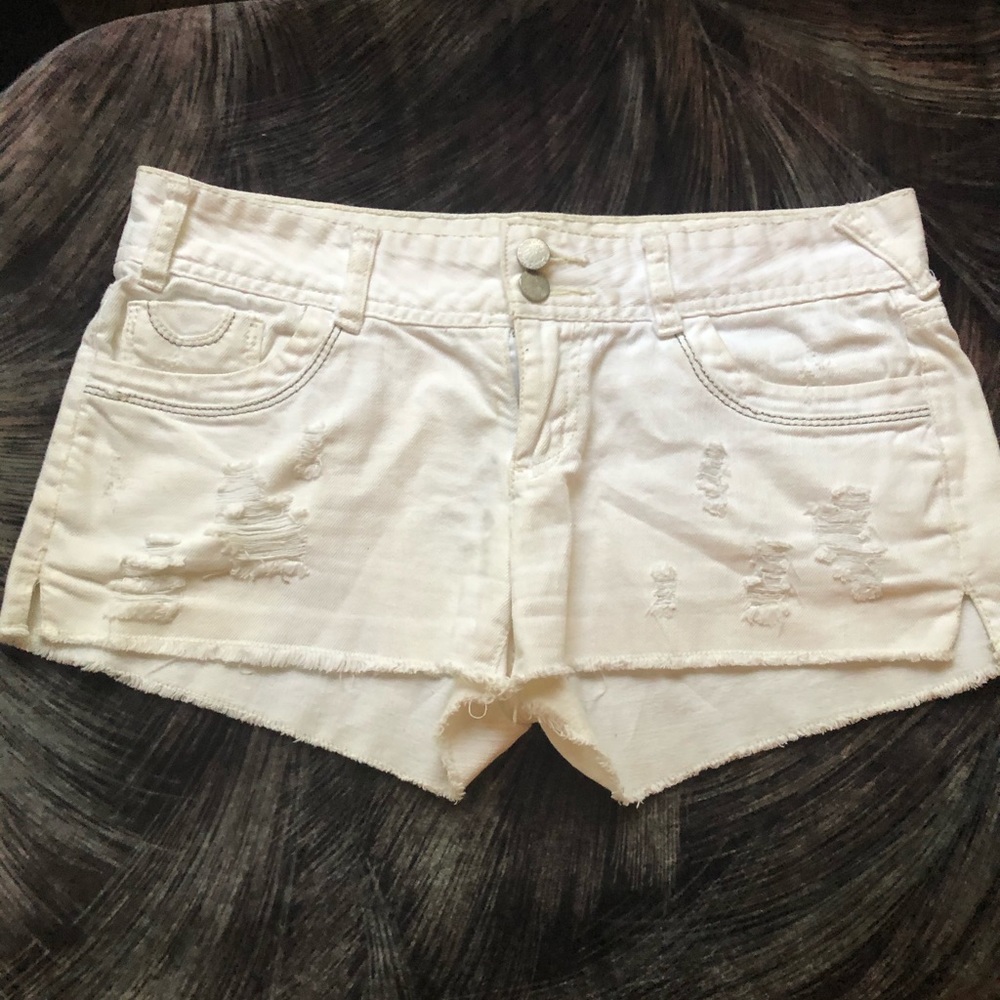 White Wallflower cut-off Shorts in size 7